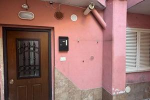 bilocale ristrutturato con posti auto