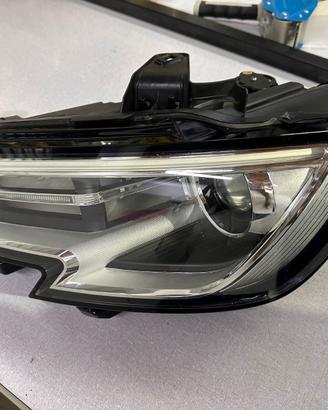 Faro/fanale sinistro originale Audi A3 8V