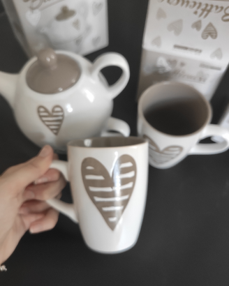 Set 2 tazze e teiera batticuore di Brandani