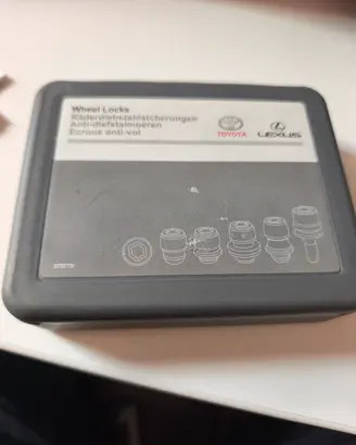 Toyota Lexus dadi bulloni antifurto 