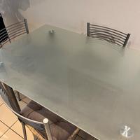 Tavolo in vetro satinato