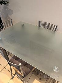 Tavolo in vetro satinato