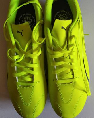 varie scarpe da calcio Nike e Puma