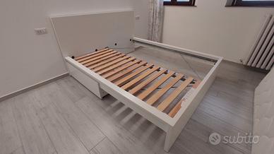 Struttura letto matrimoniale con cassettoni