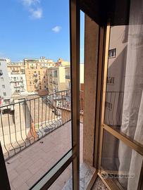 Stanza luminosa in centro