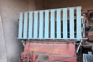 autocaricante megele