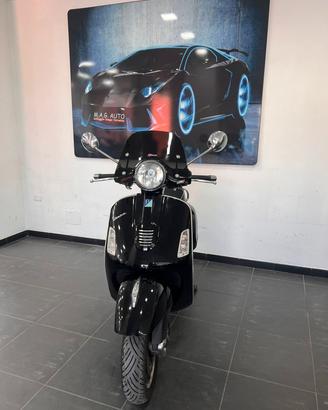 Piaggio Vespa 300 GTS
