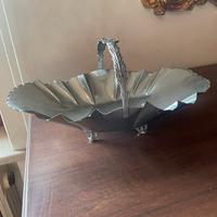 Oggetto decorativo in peltro fatto a mano