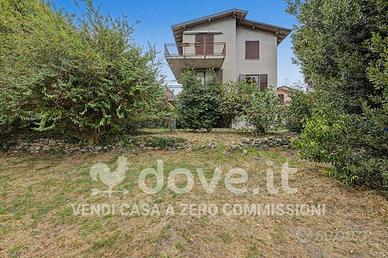 Casa indipendente di 250 m² con più di 5 locali e 