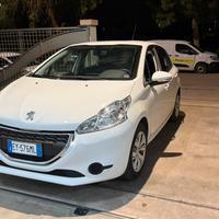 Peugeout 208