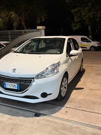 Peugeout 208