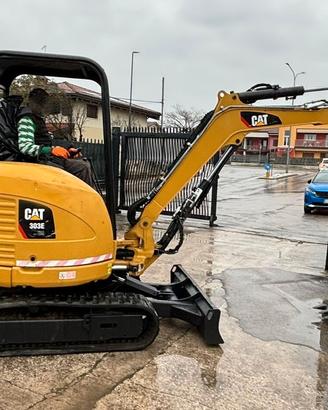E165 Mini escavatore 30 q Caterpillar 303E