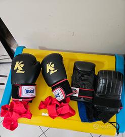 guantoni da boxe con fascette 