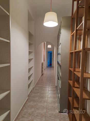 Monolocale con cucina abitabile, 35 mq, arredato