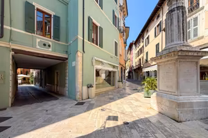 NEGOZIO A SALÒ