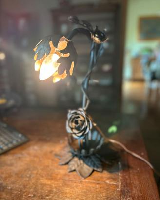 Lampada da tavolo ferro battuto antica anni ‘30