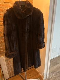 Pelliccia di visone scuro