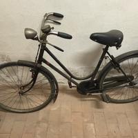 Due Bici d’epoca da uomo e donna