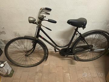 Due Bici d’epoca da uomo e donna