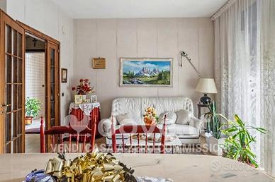 Appartamento di 133 m² con 4 locali e box auto a F