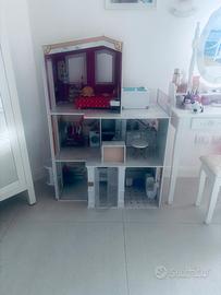 Casa Barbie con avvessori