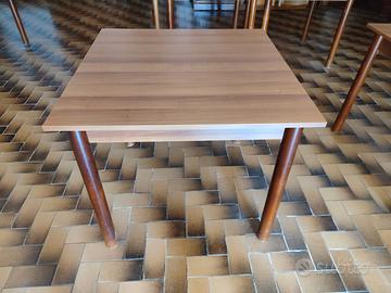 Tavoli in legno 90x90