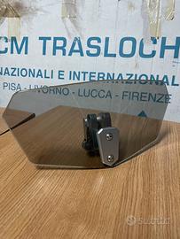 Parabrezza deflettore