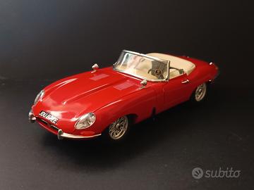 Jaguar E-Type Cabriolet 1961 vintage scala 1:18