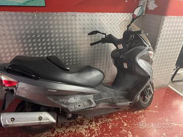 SUZUKI UH BURGMAN 200
