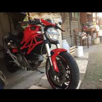 Ducati monster 696