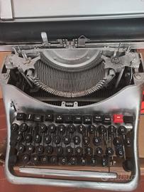 macchina da scrivere Olivetti
