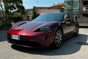 Porsche Taycan colore strepitoso 