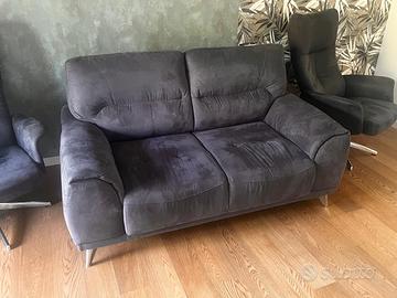 Divano 2 posti in alcantara grigio ardesia Ovvio