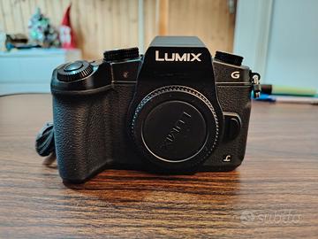 fotocamera Panasonic g80 e 4 obbiettivi,come nuovo