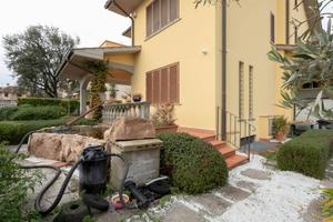 Villa di 246 m² con più di 5 locali e box auto a P