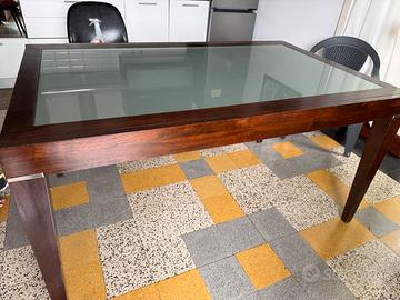 Tavolo da pranzo in legno scuro e vetro satinato