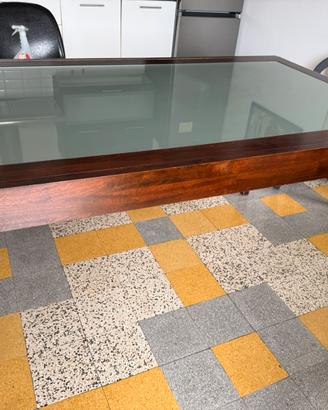 Tavolo da pranzo in legno scuro e vetro satinato