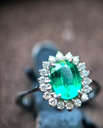 anello a margherita smeraldo e diamandi