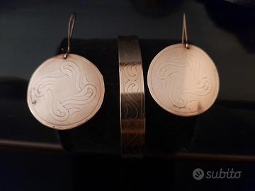  Bracciale e orecchini 