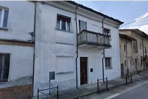 Immobile in asta di 189 m² con 2 locali e box auto