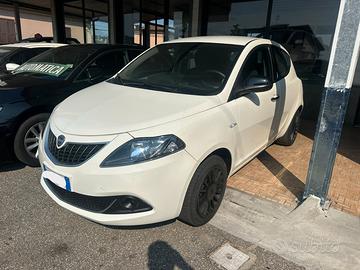 Lancia Ypsilon 1.0 FireFly 5 porte S&S Hybrid Albe