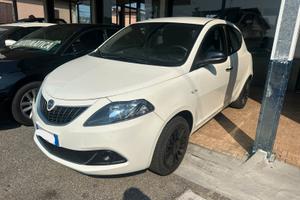 Lancia Ypsilon 1.0 FireFly 5 porte S&S Hybrid Albe