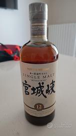 bottiglia di whisky giapponese 