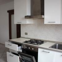 Cucina con forno e  lavastoviglie funzionanti