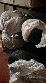 4x Gomme invernali  Good Year ultragrip 215/45 R16