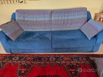 divani 3 (letto)+2 + pouf