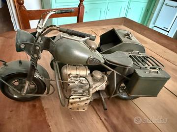 Modello latta moto