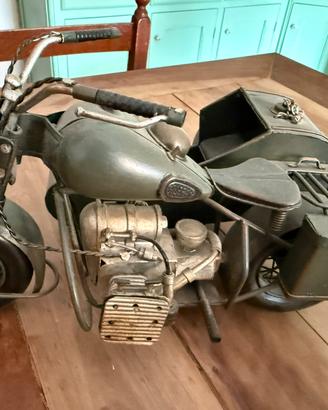 Modello latta moto
