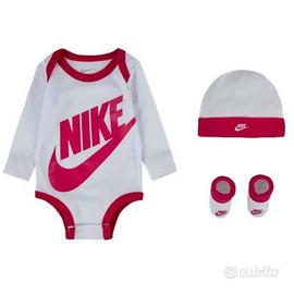 Nike set  body  cappello e babbucccia