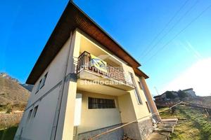 Appartamento di 175 m² con 5 locali e posto auto a